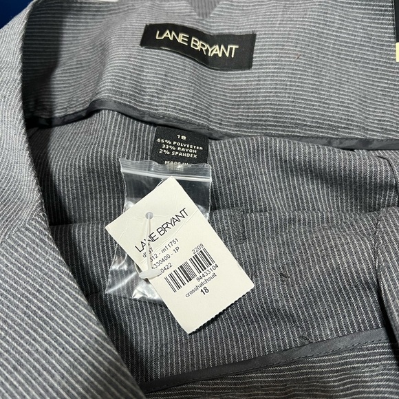 Lane Bryant Cross Hatch Suit Capris Pants White/Gray Pin Stripe Size 18 - Picture 9 of 11